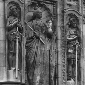 Figure 1. Photograph of the statue above the museum's main entrance, showing the dark soiling obscuring detail. Photography by V