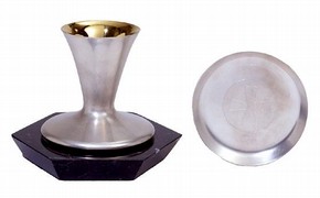 Chalice and paten, Sidsel Dorph-Jensen, 2002. Museum no. M.28