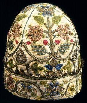 Man's embroidered nightcap, 1600-1624, Museum no. T.258-1926