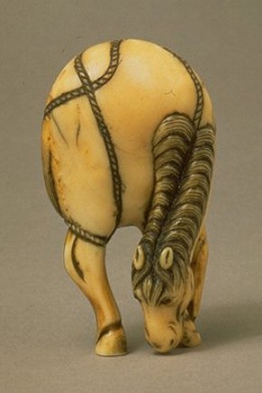 Netsuke carving of a grazing horse, Japan, 18th Century, Museum no. 418-1904