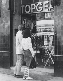A couple window shopping in King's Road, Chelsea. 1966. © Getty Images 
