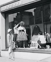 Window dressing at Bazzar, 138a King's Road, 1959. © Getty Images