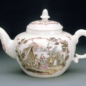 Teapot, made at an unidentified factory in Britain, probably 1740s. Museum no. C.50&A-1961 