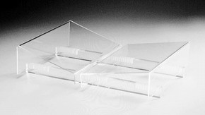 Figure 1. The design using two slotted combs. Photography by Simon Fleury