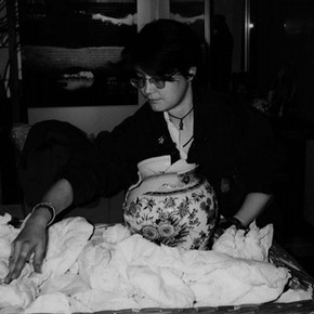 Figure 2. Rachel Oliver preparing a basket for transporting a partially conserved Delft jar to display.