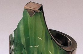 Lily Leaf Ring, Charlotte de Syllas, 2003. Photography by David Cripps