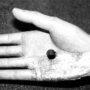Figure 2. Detail of the restored right hand. (Photography by Alexandra Kosinova)