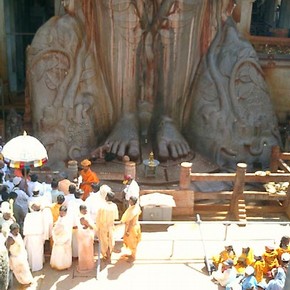 Pilgrims at the feet of Bahubali, photograph, Raju Shah, Karnataka, 2006