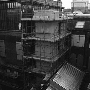 Figure 2. Construction of the new lift tower. Photography by V
