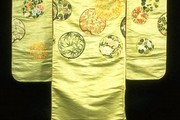 Kimono, 1820-1860. Museum no. FE. 11-1983