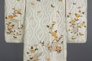 Kimono, 1830-1880. Museum no. T. 269-1960