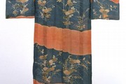Kimono, 1820-1880. Museum no. T.17-1963