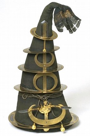 Akali turban overlaid with gold, 19th century. Museum no. CT53246