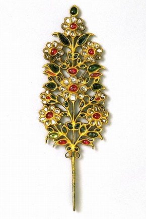 Turban ornament, early 18th century. Museum no. IM.240-1923.