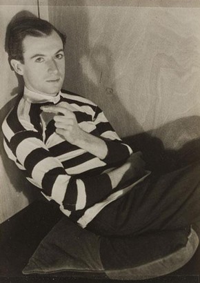 Curtis Moffat, 'Cecil Beaton', about 1925. Museum no. E.1557-2007