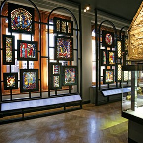 Figure 3. Free-standing screens in the Whiteley Sacred Silver