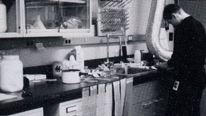 Fig. 1. Dyeing Japenese paper for conservation of tapa