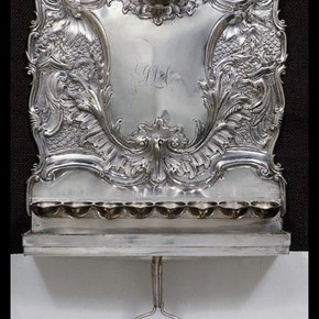 Hanukkah lamp with bucket, made by Jacob Marsh, 1747-8. Museum no. M.75