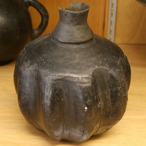 Earthenware pot, unknown, 19th century. Museum no. 4294-1901