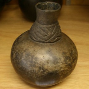 Earthenware pot, unknown, 19th century. Museum no. 4295-1901