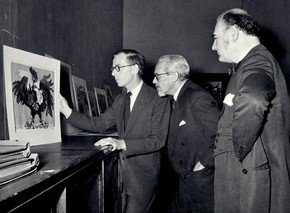 Peter Floud and James Laver looking at a print
