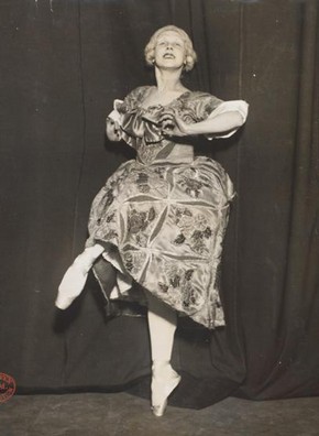 Lydia Lopokova as Mariuccia in Leonide Massine’s ballet 'The Good Humoured Ladies,' Diaghilev Ballet, 1917. Museum no. S.148-1985