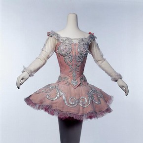Costume for Princess Aurora in Act l of 'The Sleeping Beauty', designed by Oliver Messel, 1960. Museum no. S.301-2001