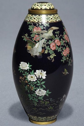 Lidded vase, Japan, c.1880-1890. Museum no. 266-1903