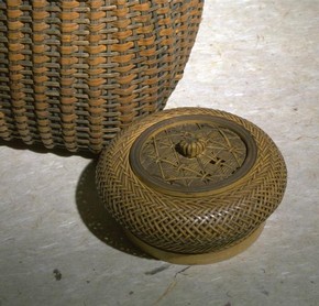 Basket and box, Japan, 19th century. Museum no. 283-1854