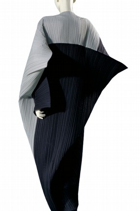 Dress, Issey Miyake, 1990. Museum no. T.231-1992.