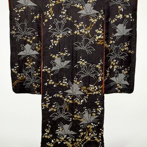 Kimono, Japan, early 19th century. Museum no. FE.28-1984