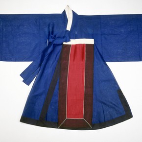 Ceremonial court costume, Korea, 19th century. Museum no. T.196-1920