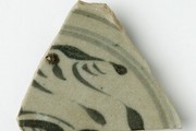 Porcelain bowl sherd, 1368-1644. Museum no. LOAN:INDIA.26