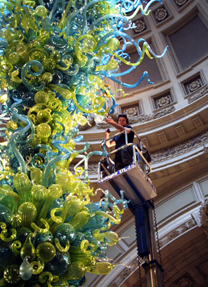 Cleaning Dale Chihuly S V A Rotunda, V And A Chandelier Cleaning