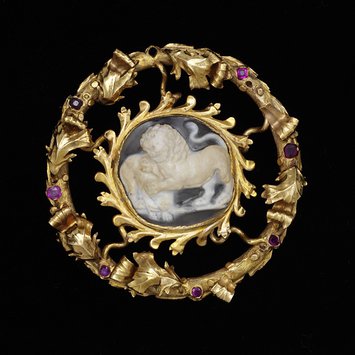 Ring brooch Ring brooch