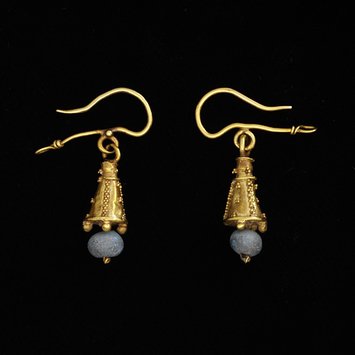 Pair of earrings Pair of earrings