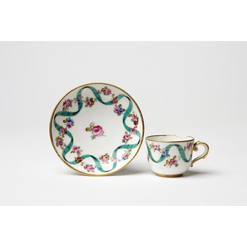 Saucer - Soucoupe Saucer - Soucoupe