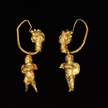 Pair of earrings Pair of earrings