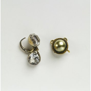 Doll's earring Doll's earring
