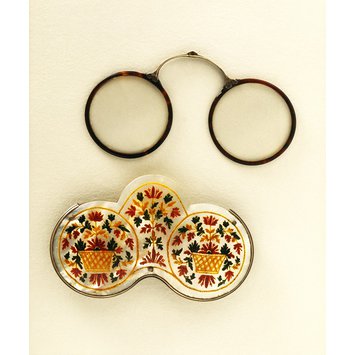 Spectacle case and spectacles Spectacle case and spectacles