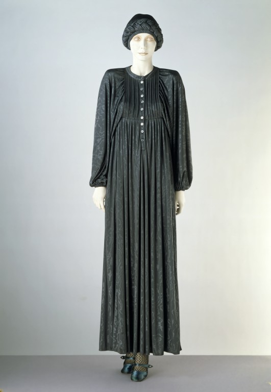 Evening dress and hat | Jean Muir | V&A Search the Collections