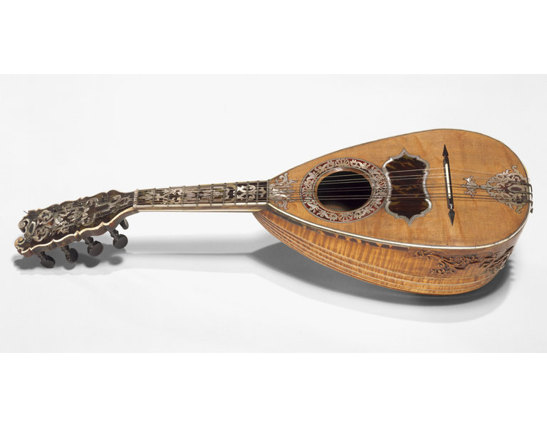 Napolitaanse mandoline (Antonio Vinaccia, 1772, inleg met ivoor, parelmoer, schildpad en zilver, Victoria and Albert Museum 10-1894 - bron: http://collections.vam.ac.uk)