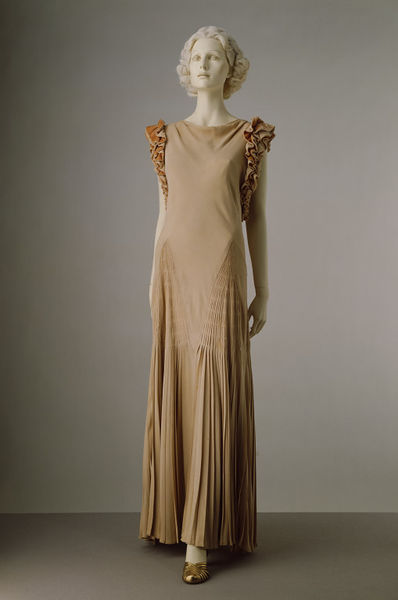 Evening dress | Hartnell, Norman | V&A Search the Collections