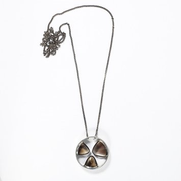 Pendant and chain Pendant and chain