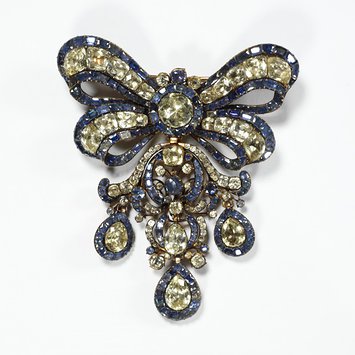 Bodice ornament and pair of earrings Bodice ornament and pair of earrings