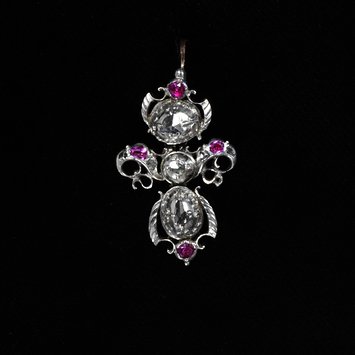 Pair of earrings Pair of earrings