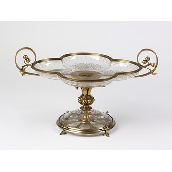 Dessert dish on stand Dessert dish on stand