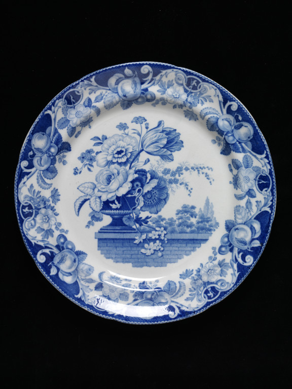 Plate | Davenport & Co. | V&A Search the Collections