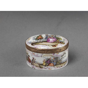 Snuff box | Meissen porcelain factory | V&A Search the Collections