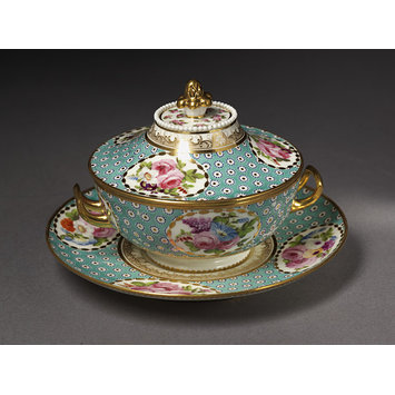 Sauce tureen, cover and stand Sauce tureen, cover and stand
